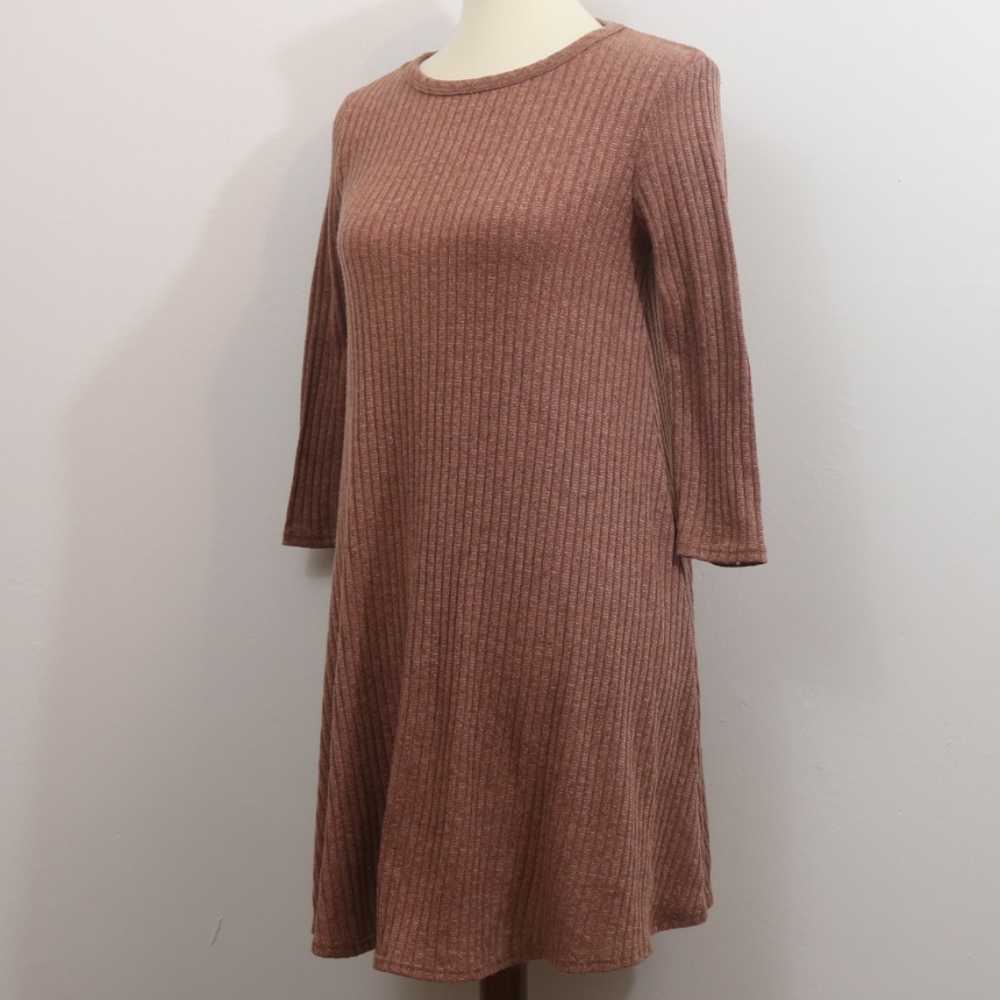 Pinc Ribbed Knit Shift Dress - Picture 3 of 9